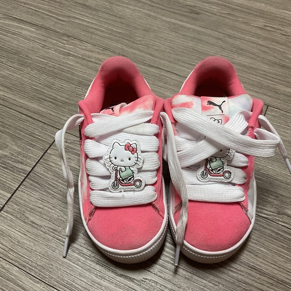 Puma Pink Hello Kitty Kids Sneakers Size 1 - Picture 1 of 8